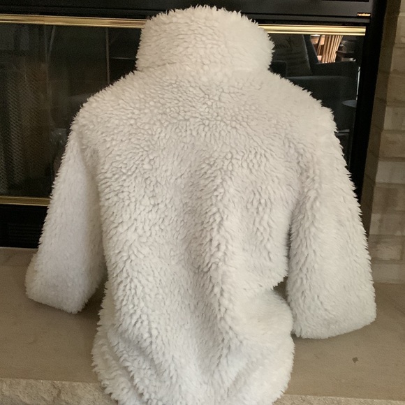 Tommy   Hilfiger fluffy jacket.  Size small - Picture 3 of 9
